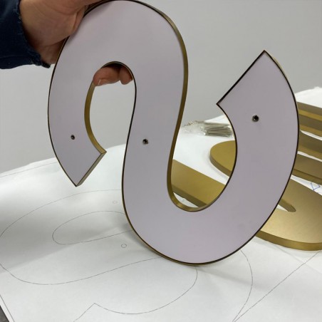 Lettres boitier rétroéclairées laiton brossé doré - Enseigne LED élégante